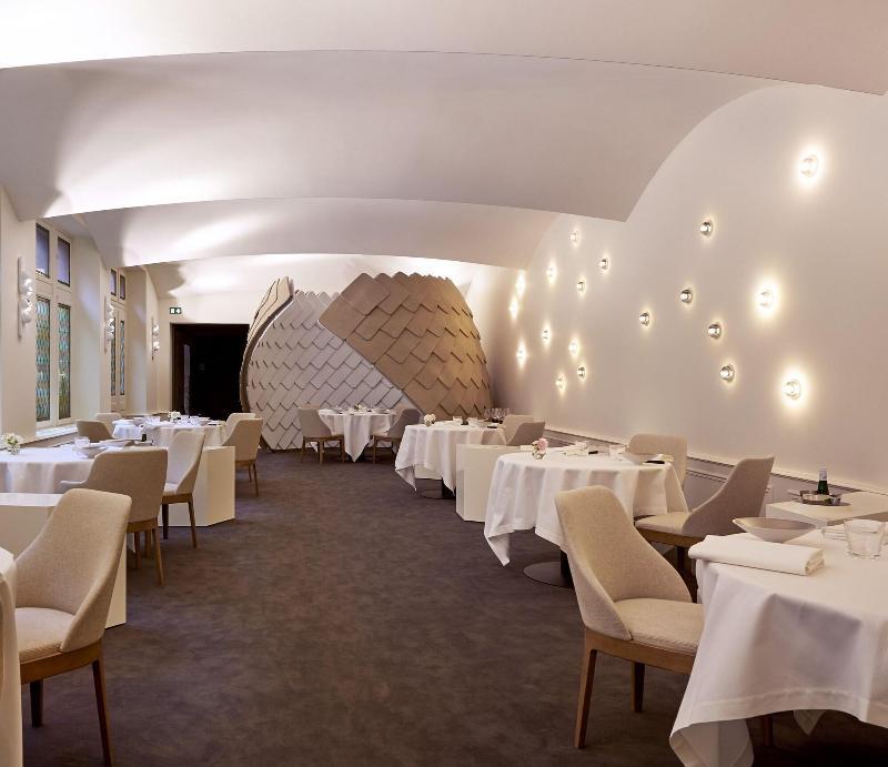 Relais & Chateaux La Maison Des Tetes Кольмар Экстерьер фото